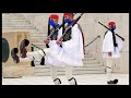 Почему греческие гвардейцы носят юбки и туфли с помпоном?