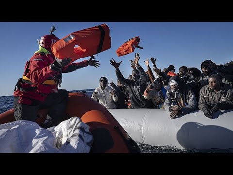 От стран Евросоюза требуют вместе спасать мигрантов