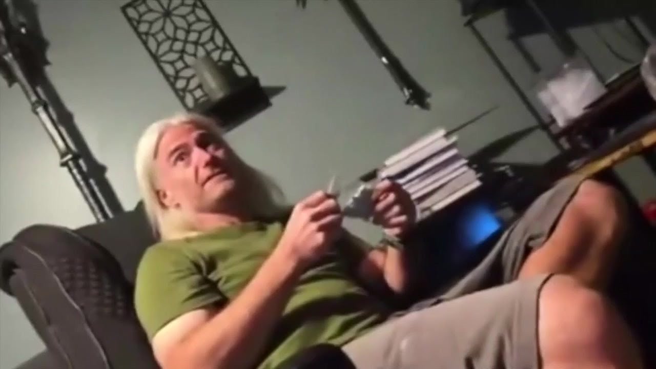 Власти опубликовали видео, на котором запечатлен предполагаемый наркоторговец, работающий под при...