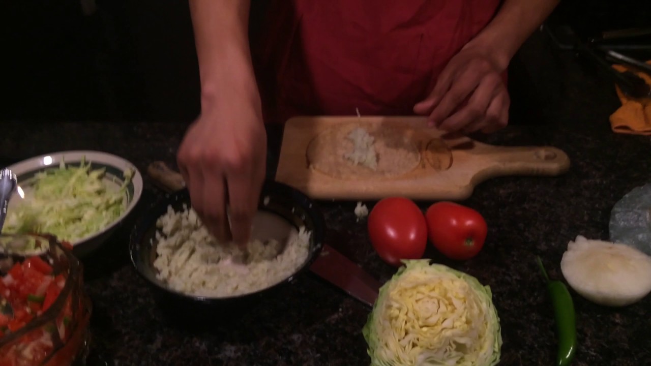 Cooking tacos de papa con repollo y pick de gallo YouTube