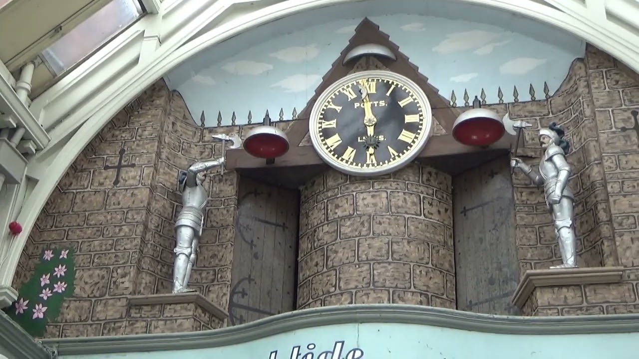 Grand Arcade Clock Leeds Chimes 6 pm