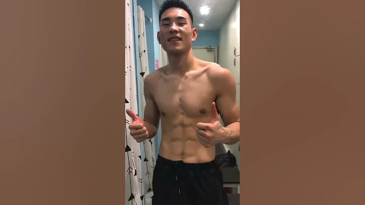 肌肉男把衣服一件一件的脫下來至赤裸 - 天天要聞