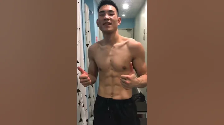 肌肉男把衣服一件一件的脱下来至赤裸 - 天天要闻