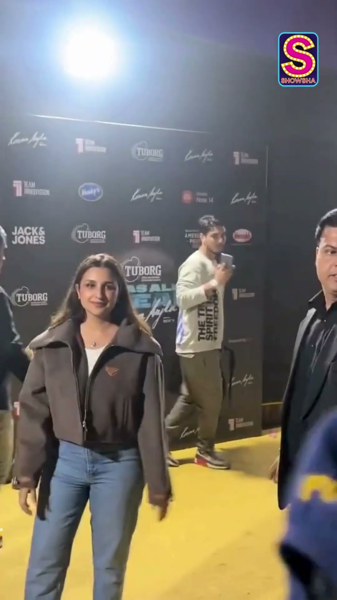 Gorgeous Parineeti Chopra Arrives At Karan Aujla Concert | Parineeti Chopra | #Bollywood | N18S