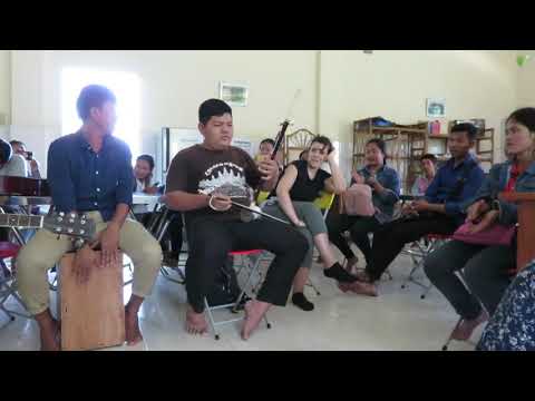 Accueil Cambodgien : Les élèves du la 1ère ASSP du Lycée Louis Armand à la MJC Kampot.