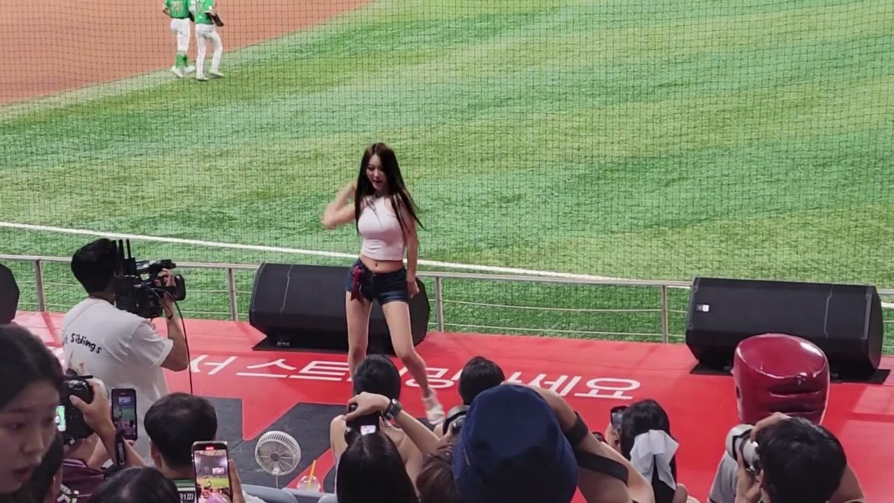 키움 히어로즈 송민교 치어리더의 특별공연 (0803)