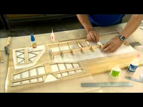 Videó: Hogyan Készítsünk Fából Készült Repülőgépet