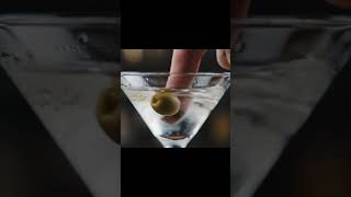 How To Stir Your Drink Properly? #drinks #bartendertips #asmr