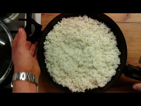 Párolt rizs, főzés előtt lemosva mint a "nagykönyvben"! Csak 1 dolgot kell másképp csinálni ilyenkor