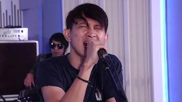 Demeises - mendekatlah lebih dekat