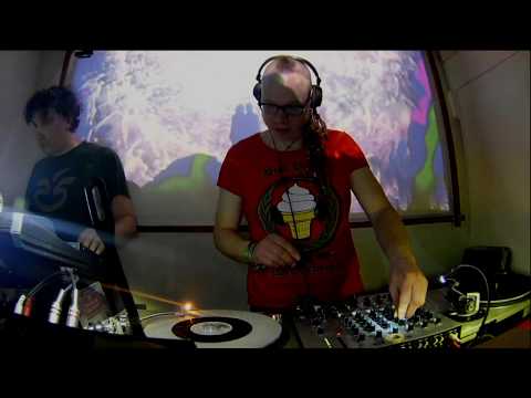 Queps Livestream mit DJ c'ET und VJ Kurt Komell