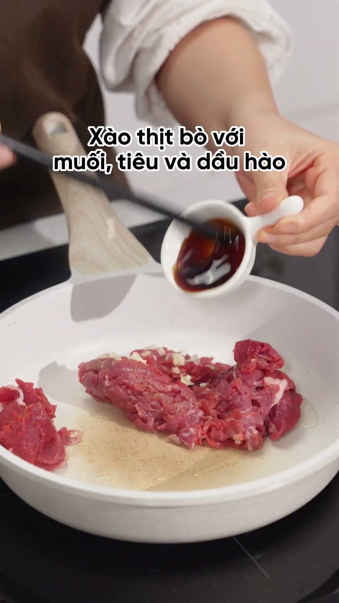 Nóng nực có tí đồ cuốn thì cứ phải gọi là siêu cuốn #taytakitchen #gofood #cahoi #phocuon #salmon