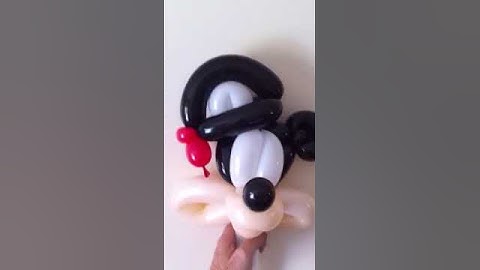 Pirate Micky balloon twisting