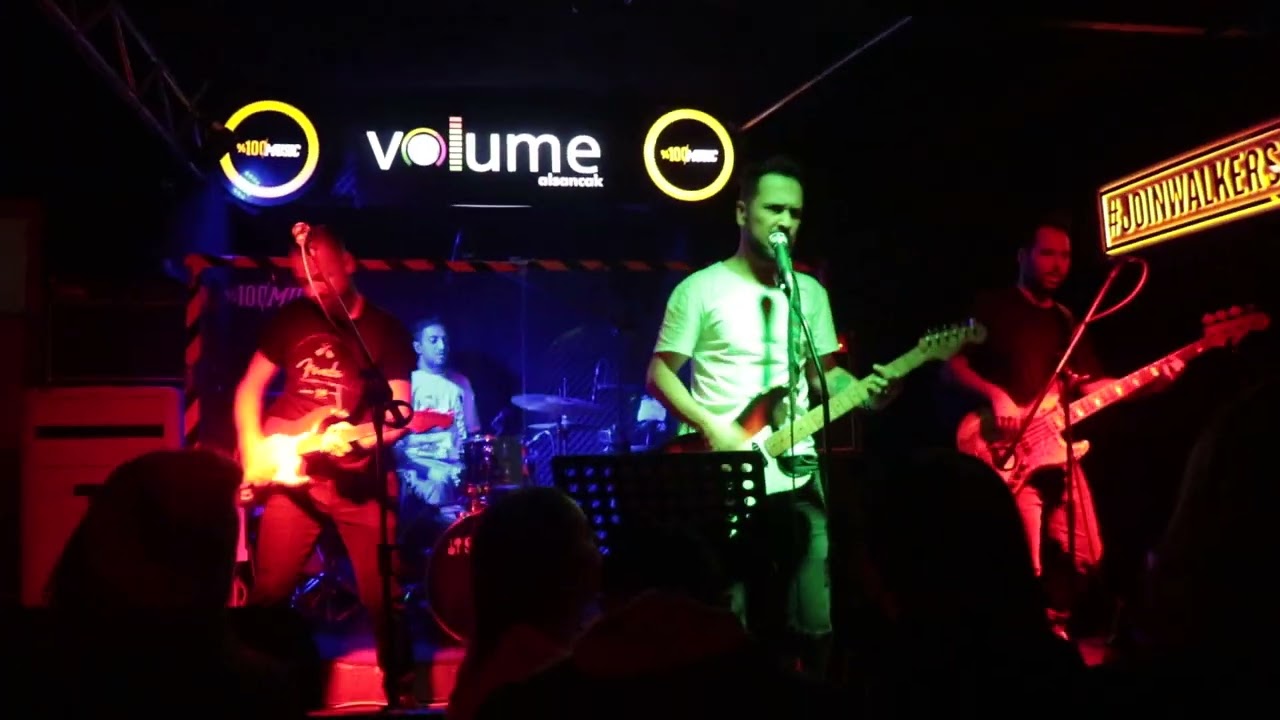 Umut Kaya-Öpüyorum (Canlı Performans)