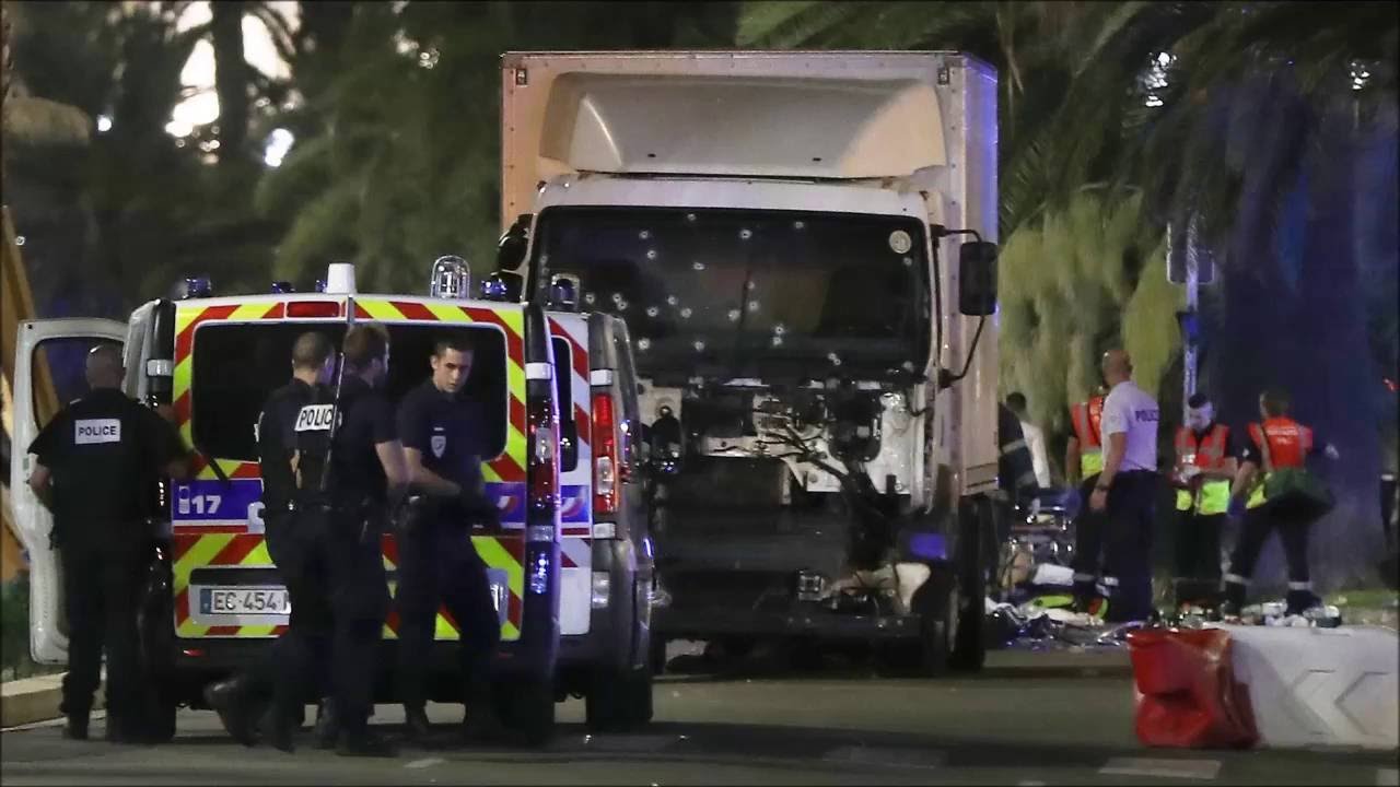 フランス ニースでトラック突入テロ 70人以上死亡 Youtube
