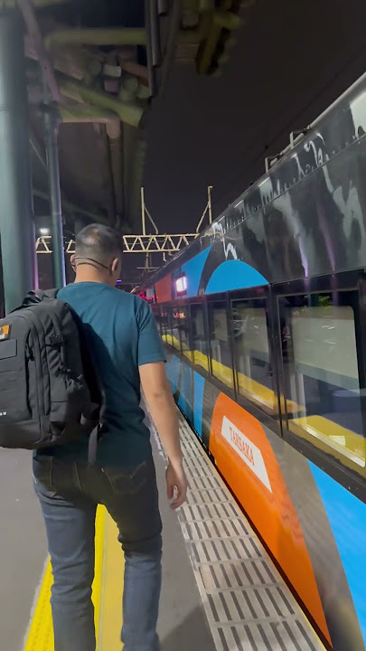 Kedatangan Kereta Api Taksaka di Stasiun Gambir, Jakarta #gambir  #jakarta  #stasiungambir
