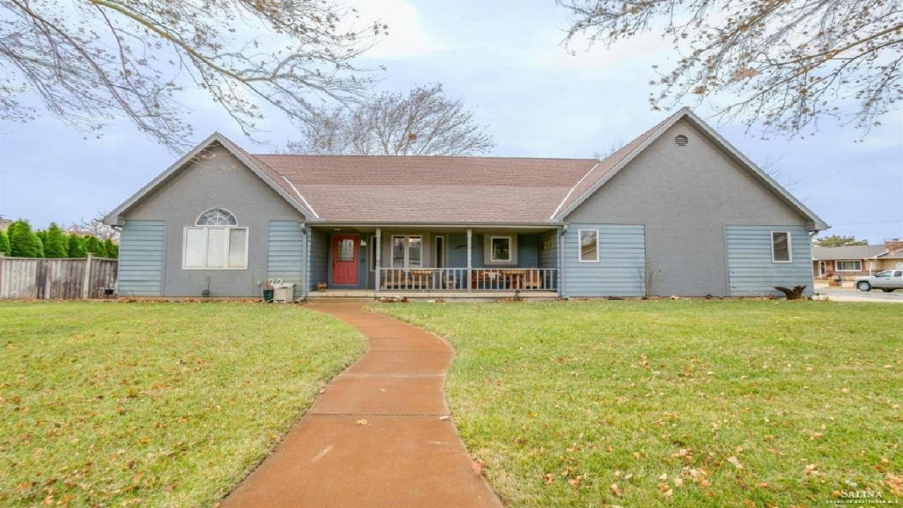 1818 Parkwood Drive, Salina, KS Presented by Jody Ryan