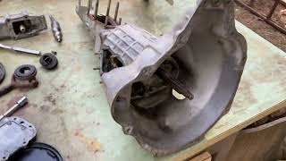 Jemal shows MG Midget Ribcase gearbox rebuild Part 1 : Disassembly