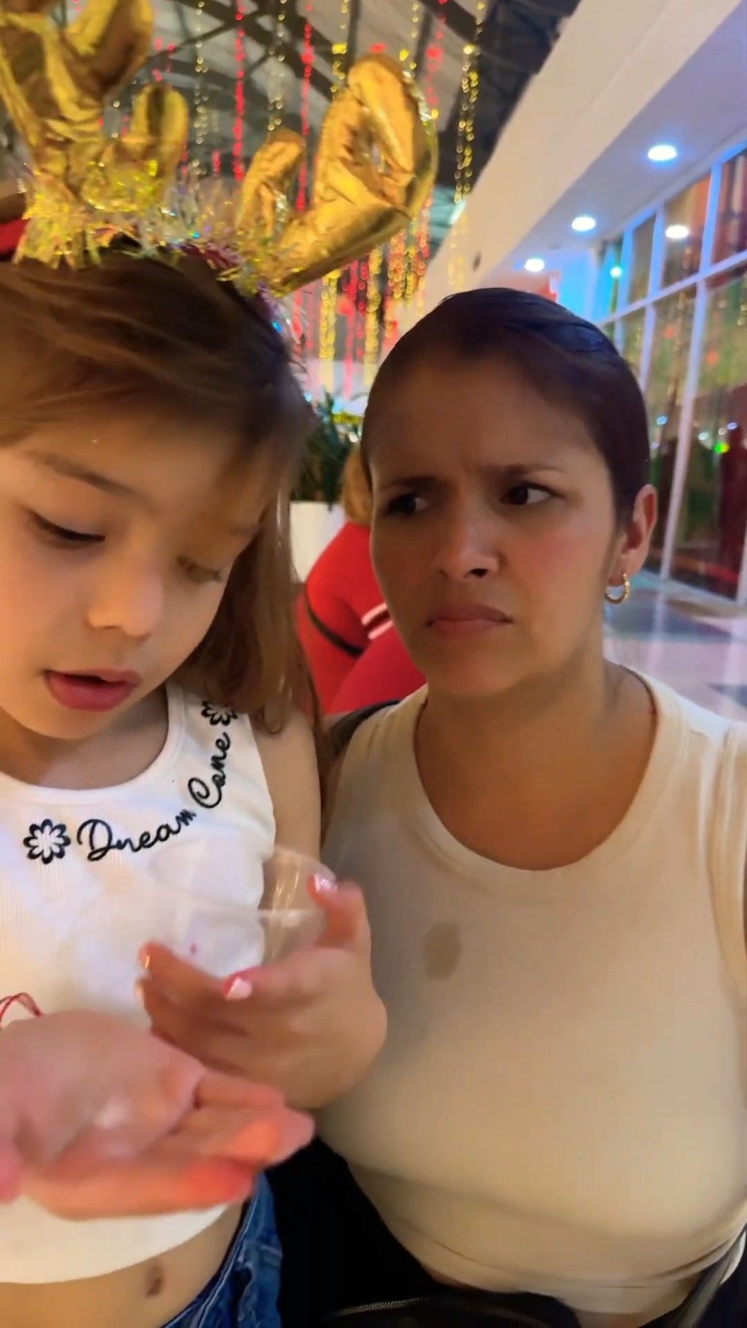 ESO ES UN CHITO ?#humor #cosasdefamilia #comedia #cosasdecasa #shortviral #navidad #risa