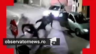 Momentul în care un tânăr este fugărit și lovit cu toporul pe o stradă din Brăila
