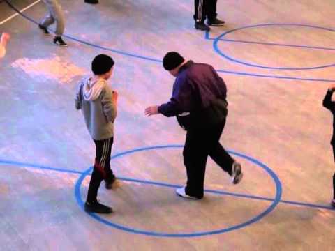 როგორ ვარჯიშობენ საქართველოს ჩემიონები ლიკა ნოზაძე და თეონა დვალი კიკ-ბოქსინგში