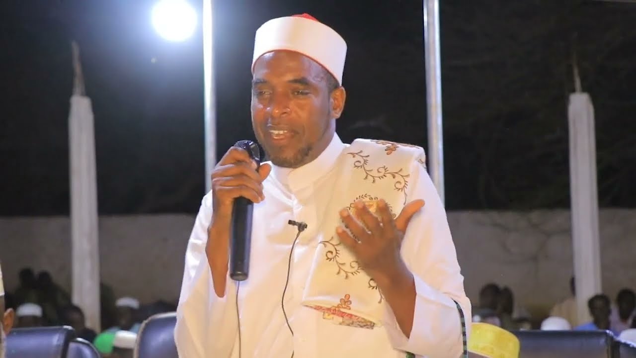 Tusaale Cad Wahaabiyo Muuqaalkaan Sifaacan u Dhagaysta Kolba Xaqa waa Ka indha la.dihiine.