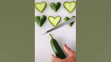 تقطيع الخيار على شكل قلب 