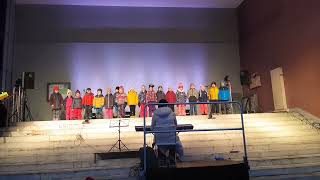 Дети поют колядки на чешском языке на  Рождественском концерте в Праге. Чехия Christmas 2022