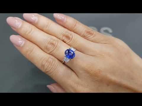 Royal Blue sapphire 2.57 carats from Sri Lanka in oval cut Video  № 3