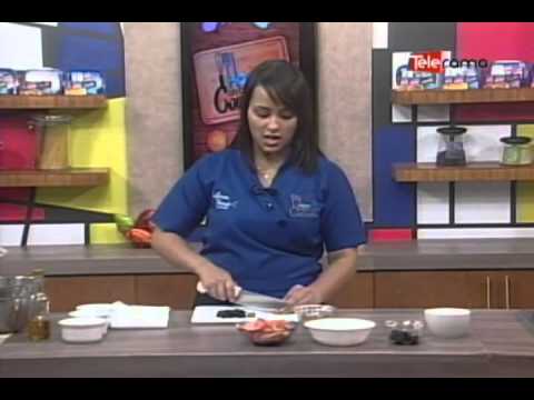 Ensalada fresca con aceitunas y queso