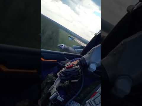 Ruski pilot u SU-25 leti nisko