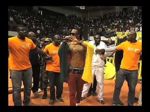 Flavour Performs Shake Live In Cameroun