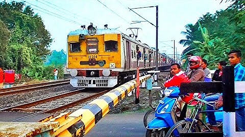 Public Waiting at Railgate for Speedy Bandel-Katwa 12 Coach EMU Local Train | Level Crossing video