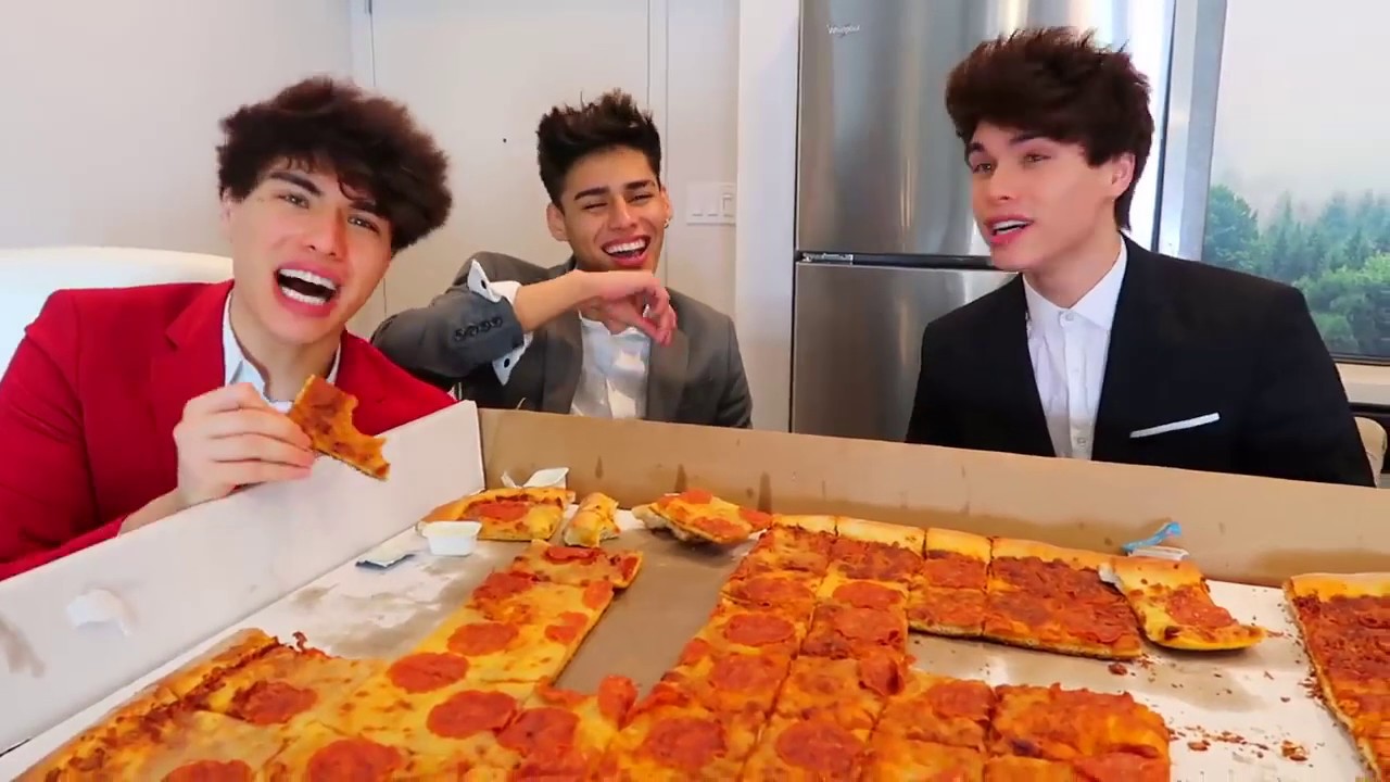 EATING THE WORLDS LARGEST PIZZA - 200 Slices - YouTube