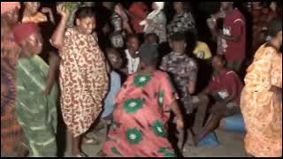 Ona watu Wakivua nguo bila Woga..#comedy #funny #duet #dance 