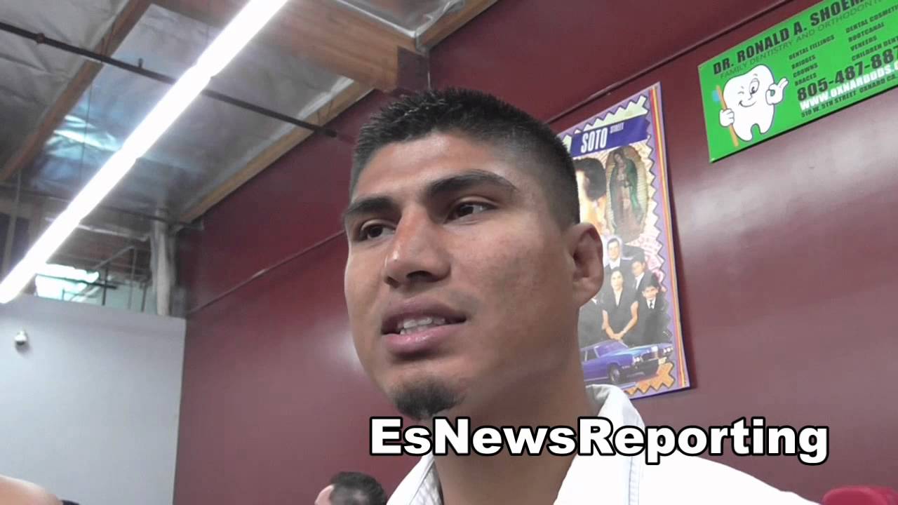 mayweather vs maidana mikey garcia visits maidana in camp EsNews Boxing
