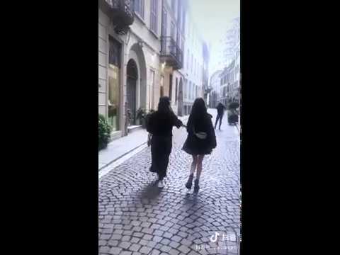 Download [Engsub][Yangmi 杨幂] 12062019 || Yangmi and her manager (Sun Ting) walk on the street of Milan