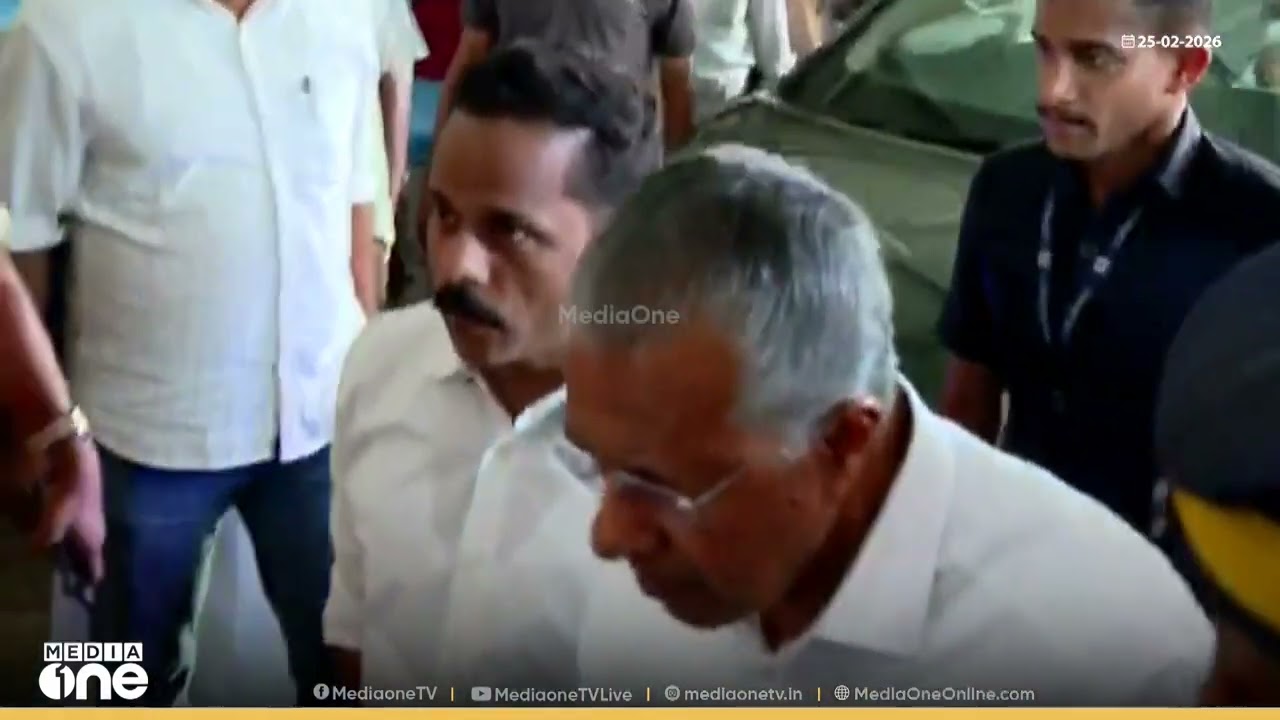 കഴുത്തിന് പരിക്കേറ്റ് ഐ.സി.യുവിലായ വീണാ ജോർജിനെ കാണാൻ മുഖ്യമന്ത്രി എത്തിയപ്പോൾ...