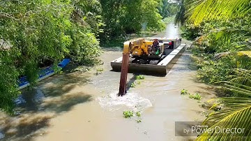 XE CUỐC KUBE MỎ VỊT MÚC ĐẤT BƠI TRÊN SÔNG cần cẩu xáng cạp xáng dây xe xúc