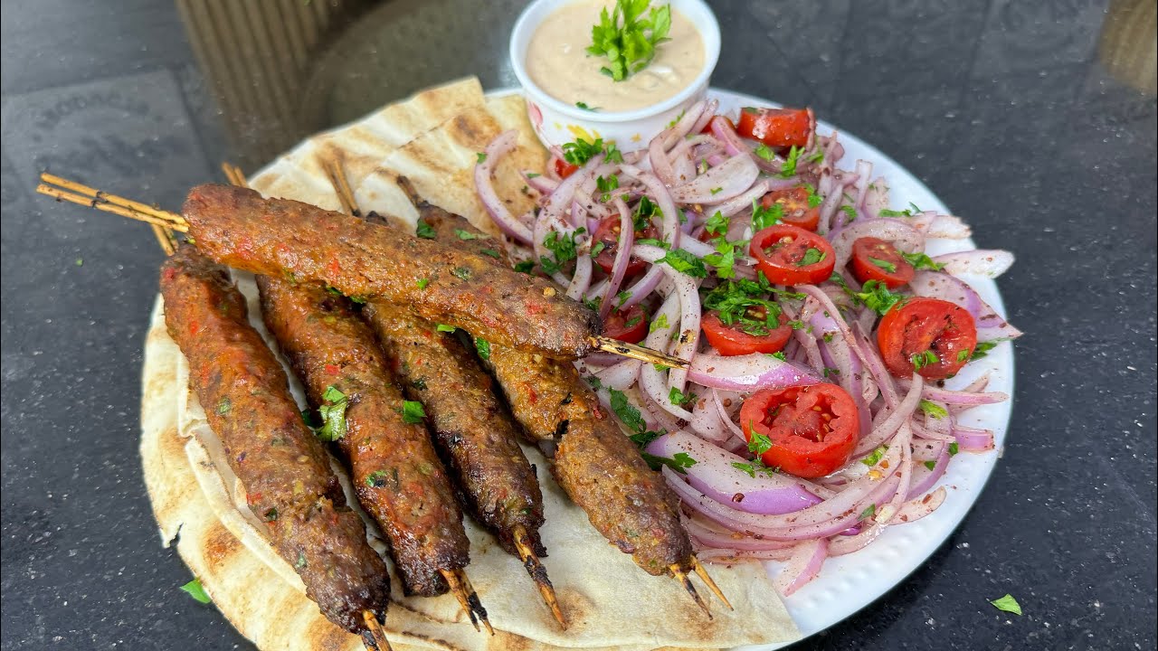 ريحتو وصلت للجيران🤤سر الكباب التركي وطراوتو مع سلطة البصل اللذيذة طبق يحمر لوجه راح تولي مدمنة عليه