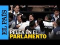 TAIWÁN | Pelea entre legisladores taiwaneses en plena disputa por las reformas del Parlamento