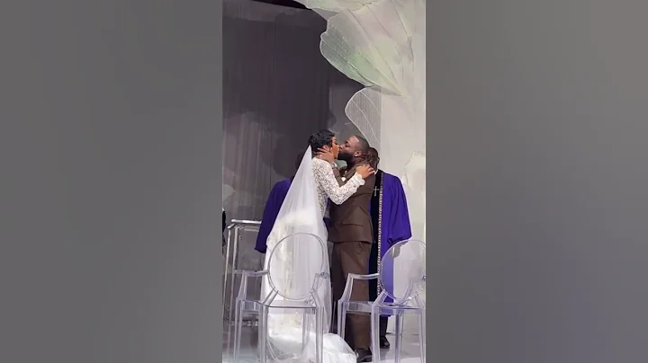 The moment Davido Kiss his wife Chioma on the alter😆❤️ #viral #shorts #davido #chiomadavido