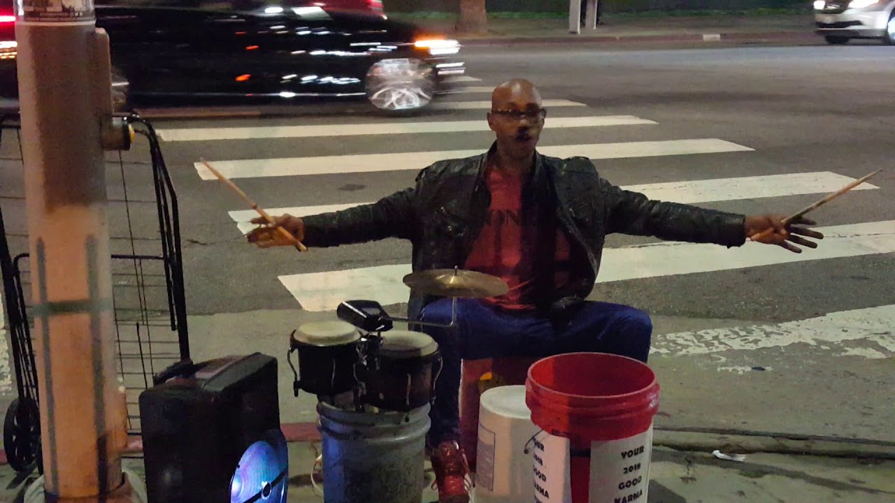 camera iphone 8 plus apk A guy on the street performing covers of Marylin Manson music