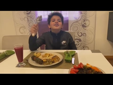 I can’t hold utensils properly 🥄🤷♂️ - YouTube