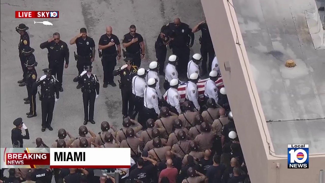 Тело полицейского из Майами-Бич доставили в гробу после церемонии