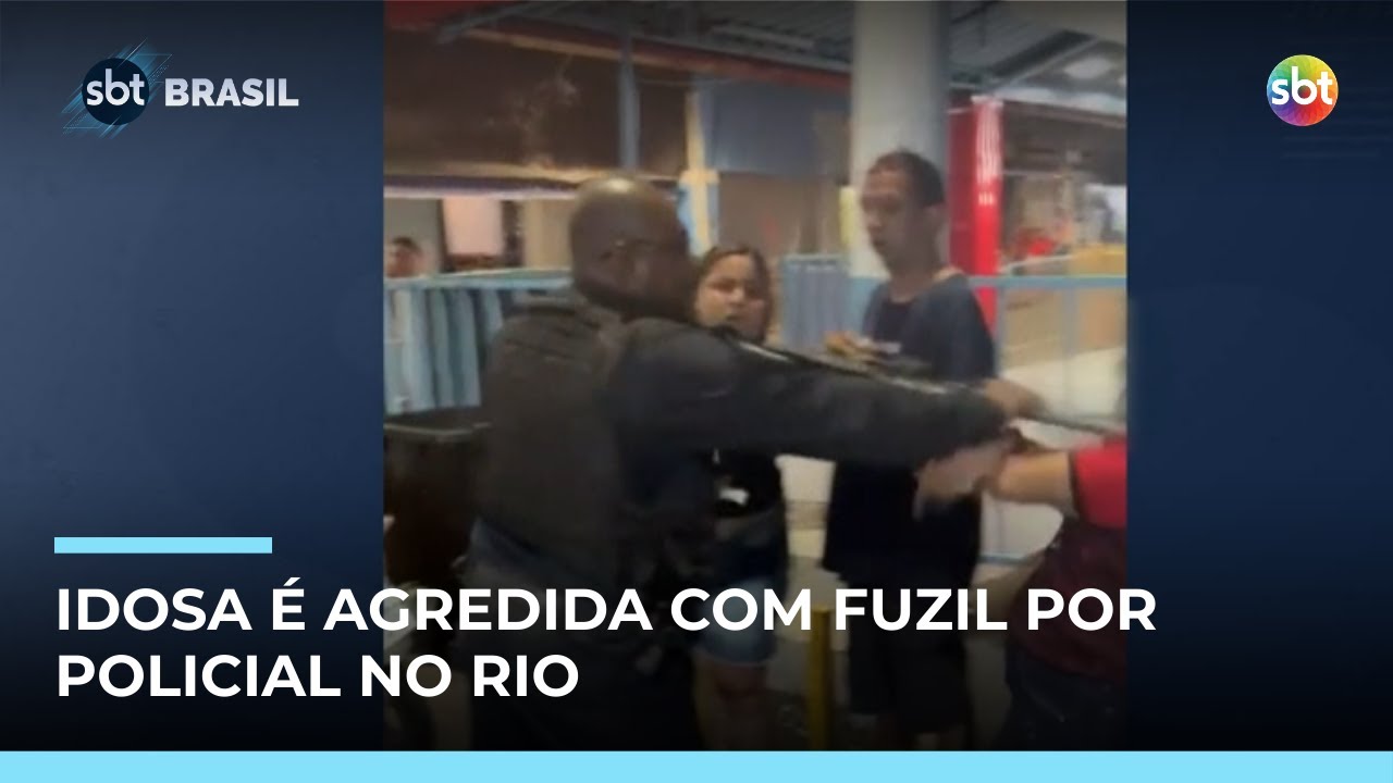 PM é flagrado agredindo idosa com fuzil no Rio; caso é investigado | #SBTBrasil