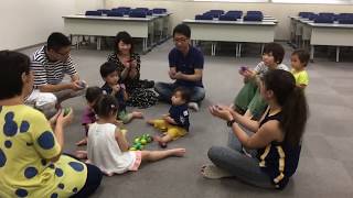 Shaker play:  'Banana boat (Day-O)'　マラカス遊び: バナナボート  [えいごであそぼうRhymoe（ライモー）]