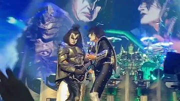 KISS In Saskatoon - Cold Gin - Gene Simmons Licking Tommy Thayer