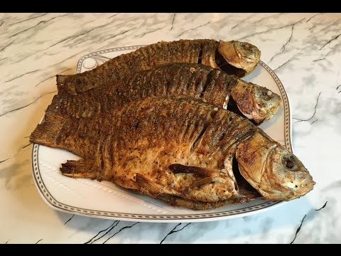 Video: Crucian Karp I Gräddfil Som Bakas I Ugnen