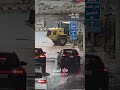 "نفق الصحابة" يغرق في مياه الأمطار وتحذيرات لمرتادي أنفاق طريق خدمات المطار